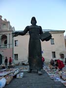 Памятник Ивану Федорову на Музейной площади возле Успенской церкви