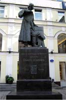 Памятник Ивану Федорову в Москве. Открыт в 1909 году.